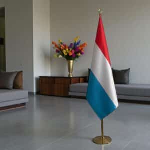 drapeau Luxembourg avec mat