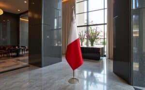 drapeau Malte sur socle