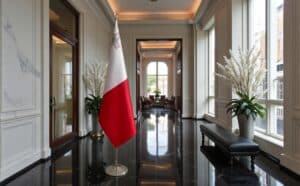 drapeau Malte sur socle