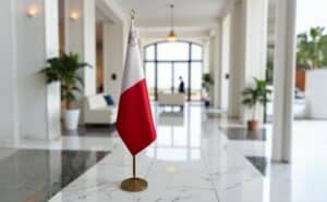 drapeau Malte avec pied