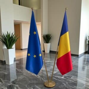 drapeau Roumanie avec socle