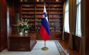 drapeau Slovenie avec hampe