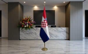 drapeau Croatie avec pied