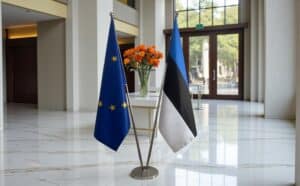 drapeau estonie sur socle