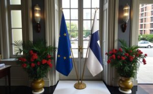 drapeau Finlande avec pied