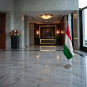 drapeau Hongrie sur socle